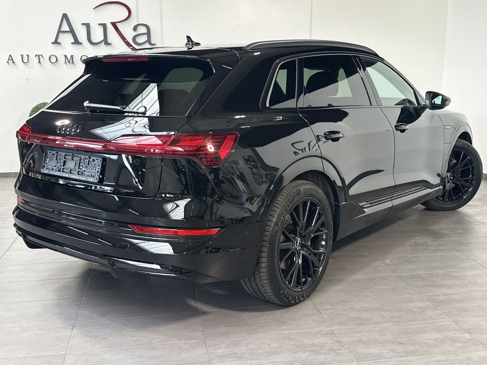 Fahrzeugabbildung Audi e-tron 55 S-Line NAV+LED+PANO+AHK+LUFTFEDERUNG