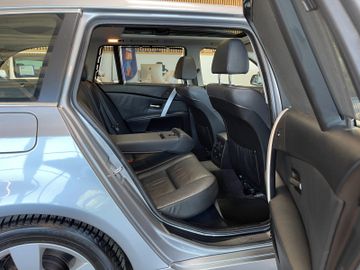 BMW 530 Touring 530d xDrive *HUD*NAVI*LEDER*PANO*SZH