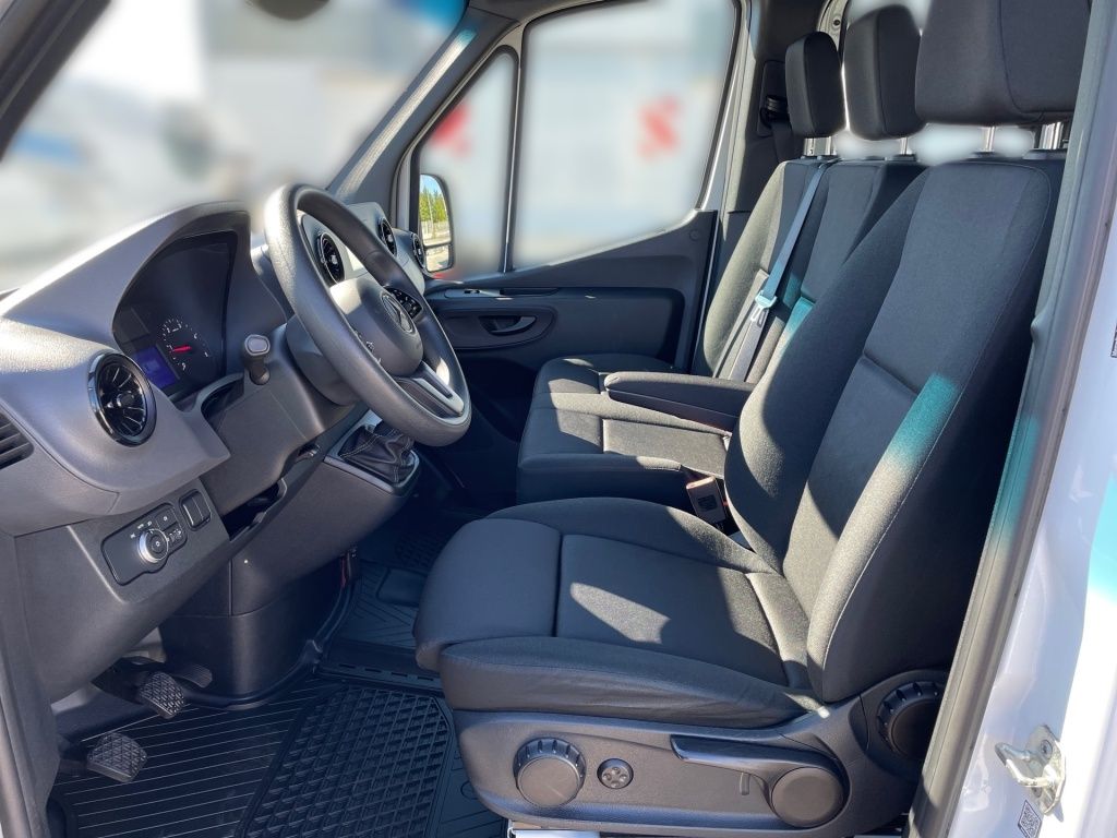 Fahrzeugabbildung Mercedes-Benz Sprinter 315 CDI Pritsche 3665 AHK,Klima,7-Sitze
