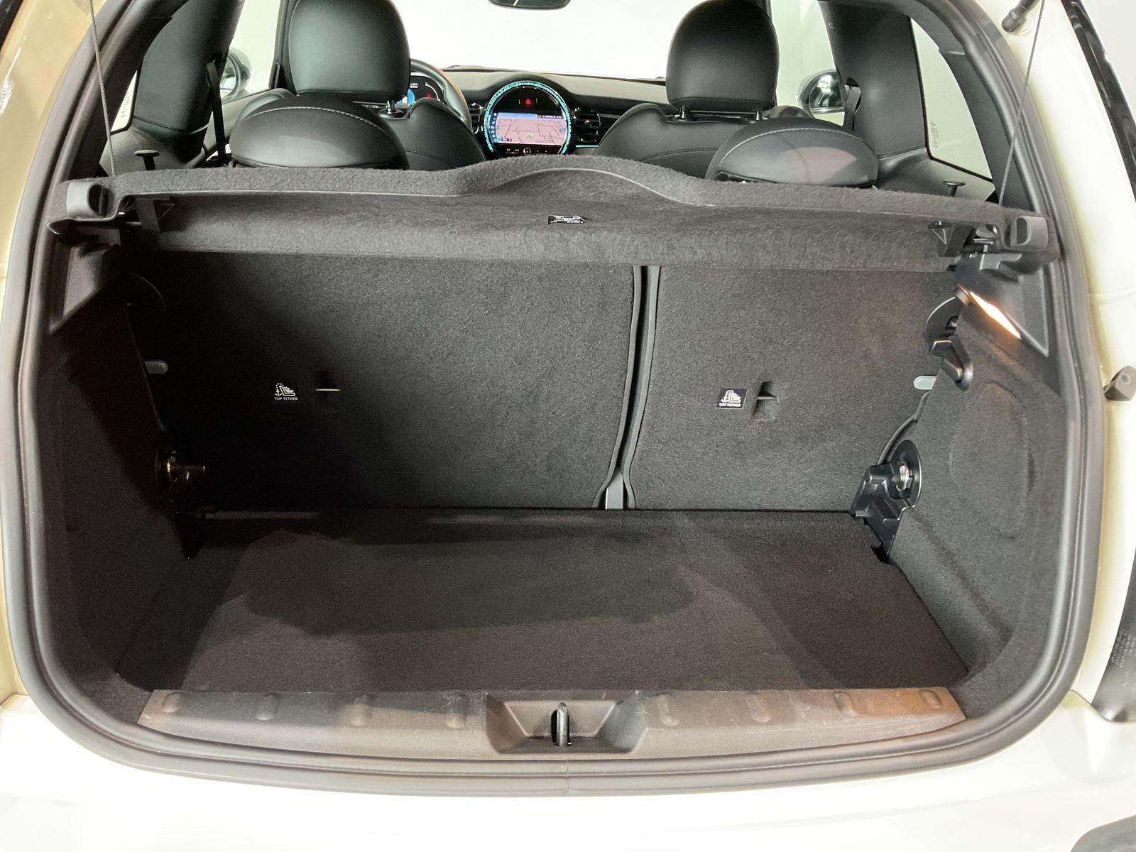 Fahrzeugabbildung MINI Cooper JCW Trim Autom. LED Navi Tempomat Klimaau