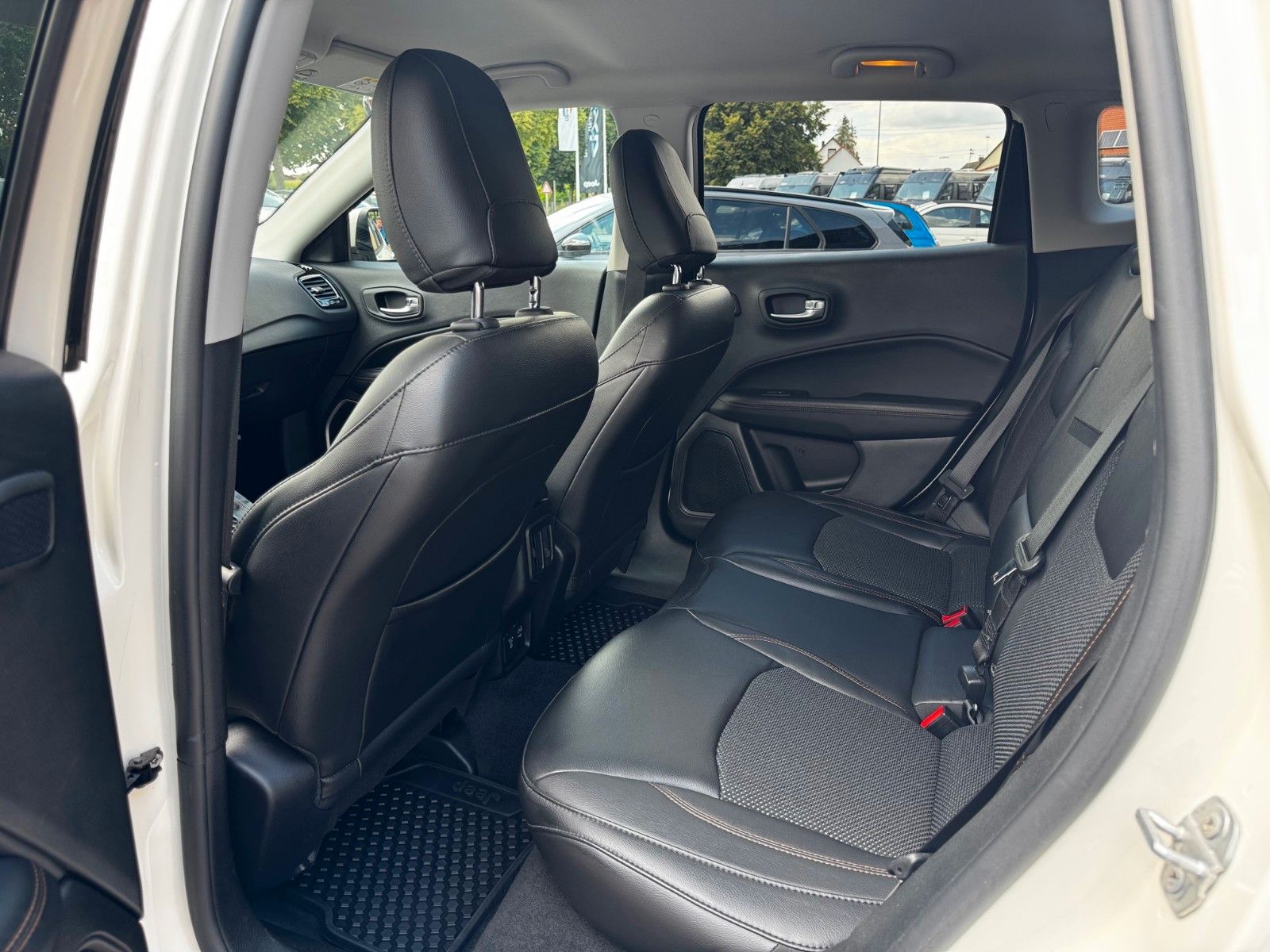 Fahrzeugabbildung Jeep Compass 1,4l 4x4 170PS NAVI SITZH. ACC KAMERA