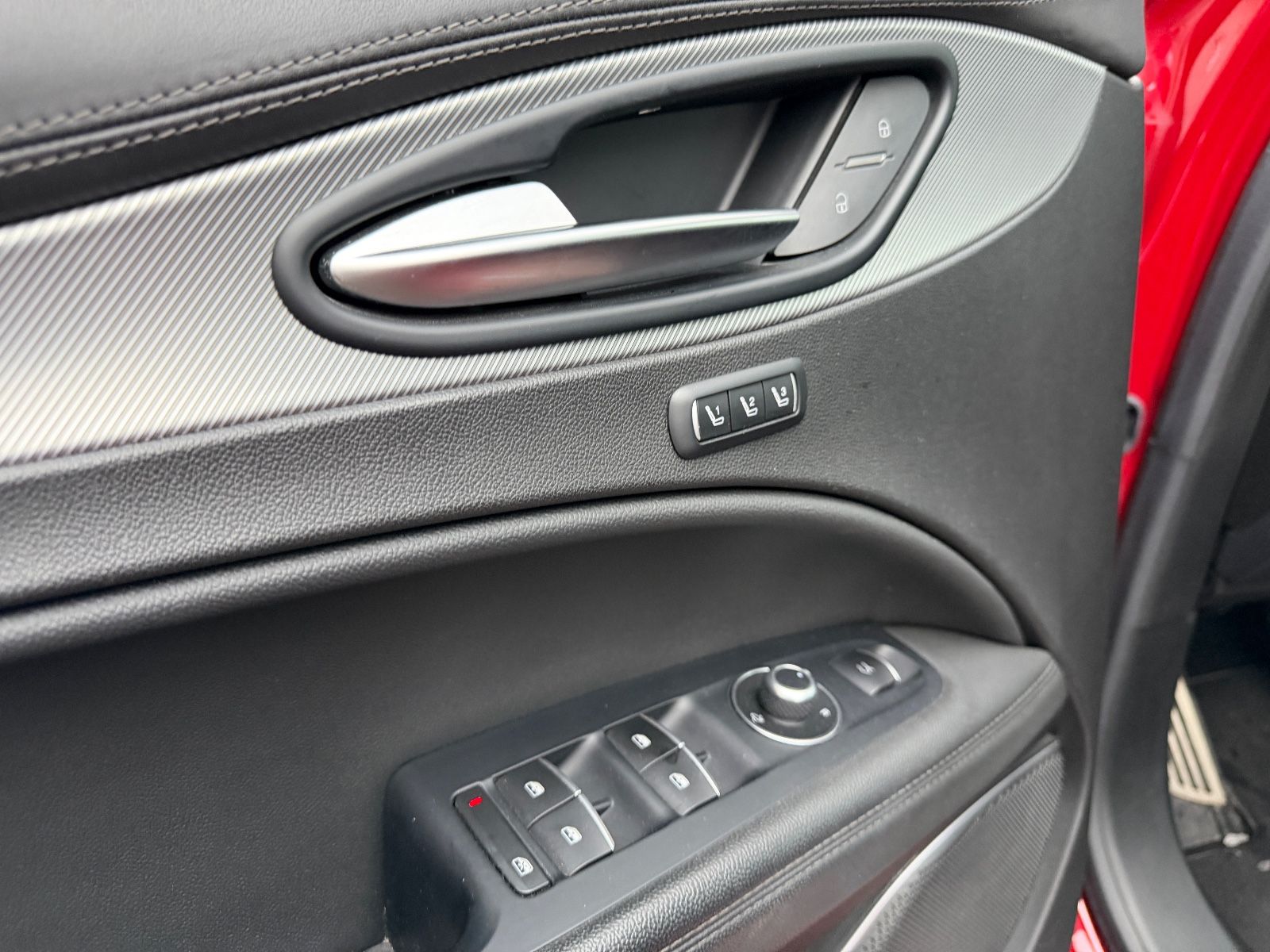 Fahrzeugabbildung Alfa Romeo Stelvio Veloce Q4*LED*LEDER*MEMO*SOUNDTHEATRE