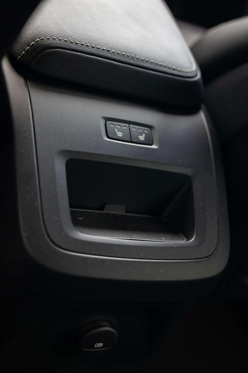 Fahrzeugabbildung Volvo XC60 Plus Black Edition Recharge Plug-In Hybrid