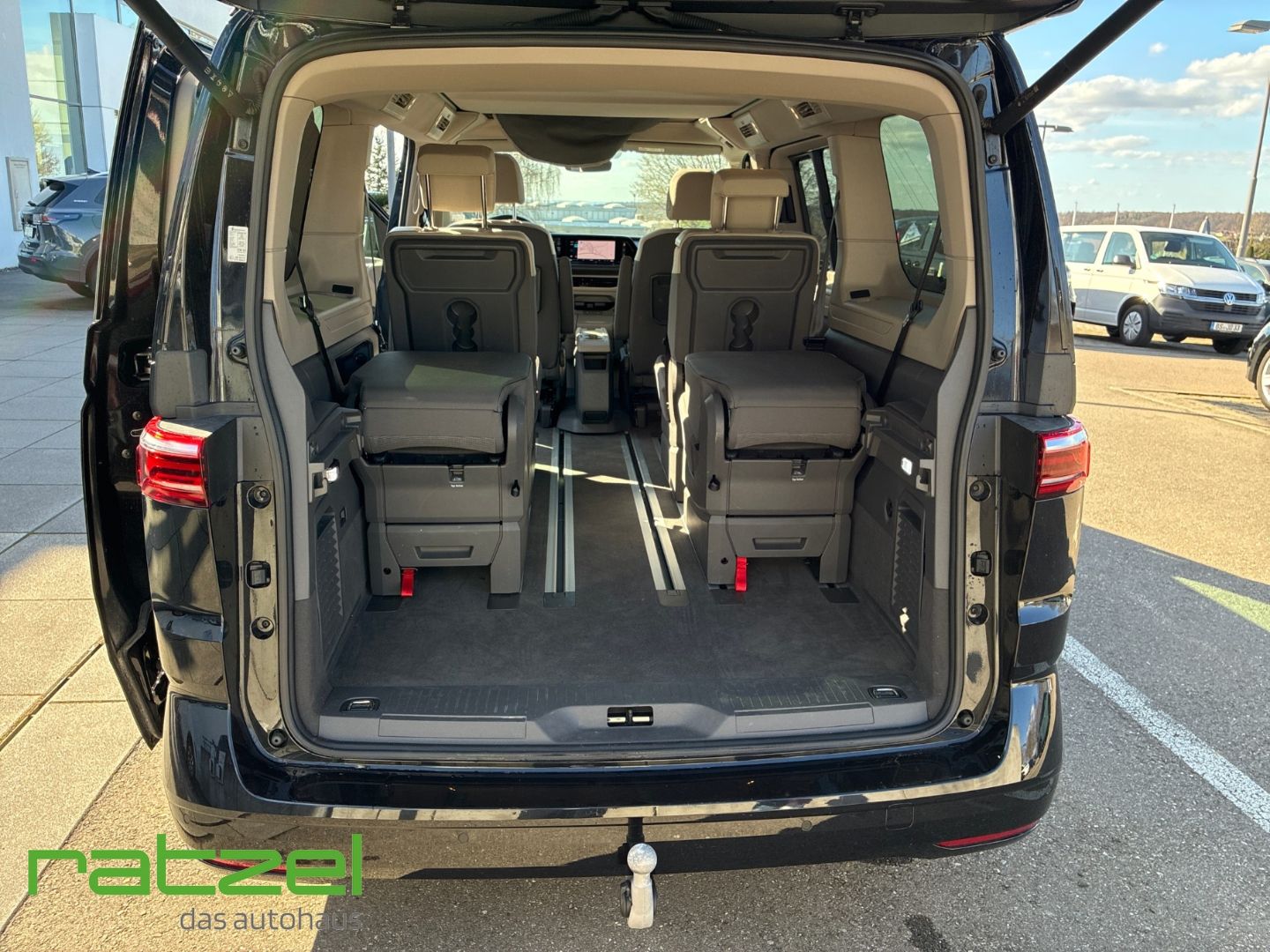 Fahrzeugabbildung Volkswagen T7 California Beach 2.0 TSI DSG+6-SITZER+AHK+NAV