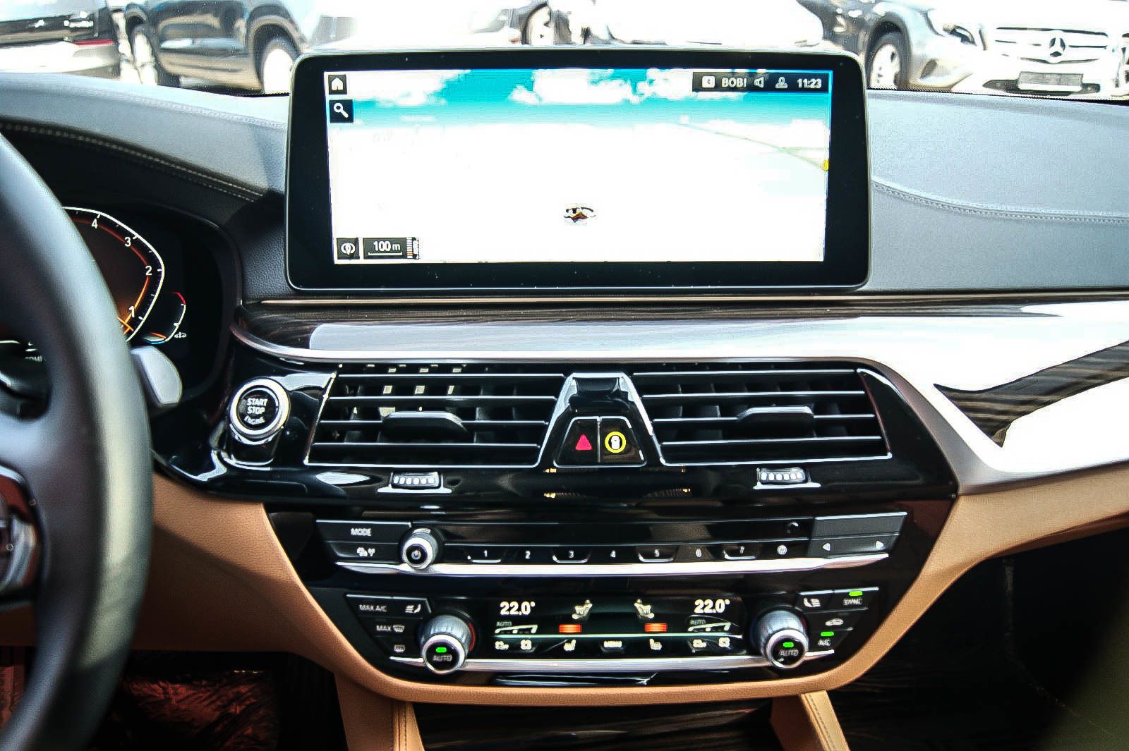 Fahrzeugabbildung BMW 530 d Touring H&K SOUND PANORAMA AVENTURINROT 3