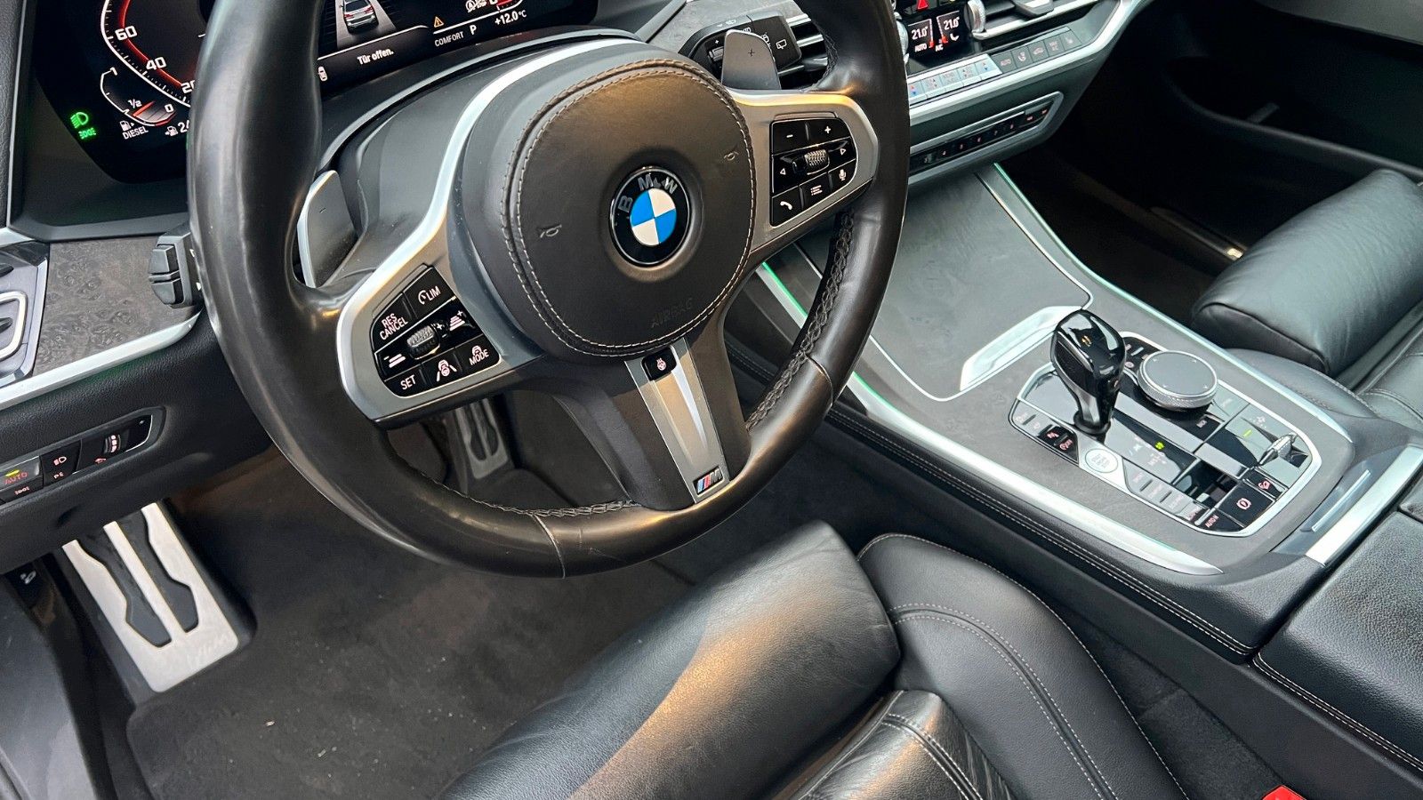 Fahrzeugabbildung BMW X7 M50 d *H/K*360°*PANO*AHK*M-Paket*HUD*Mietkauf