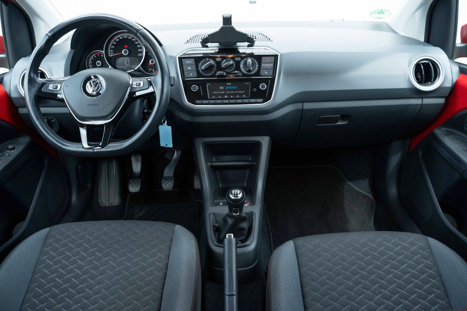 Fahrzeugabbildung Volkswagen UP! 1.0 TSI JOIN MFL KLIMA SITZH TEL BLUET WINTE