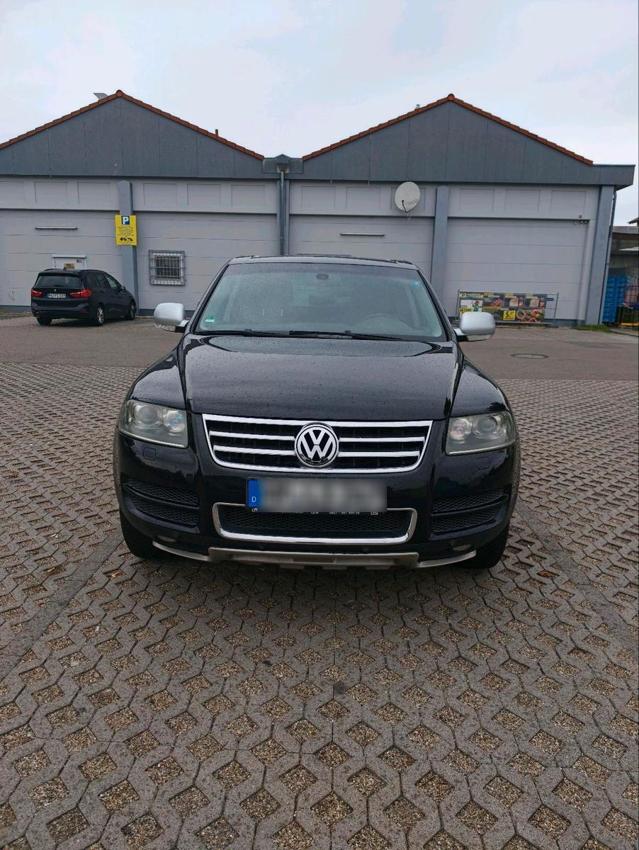 Volkswagen Touareg 2006 — rear view