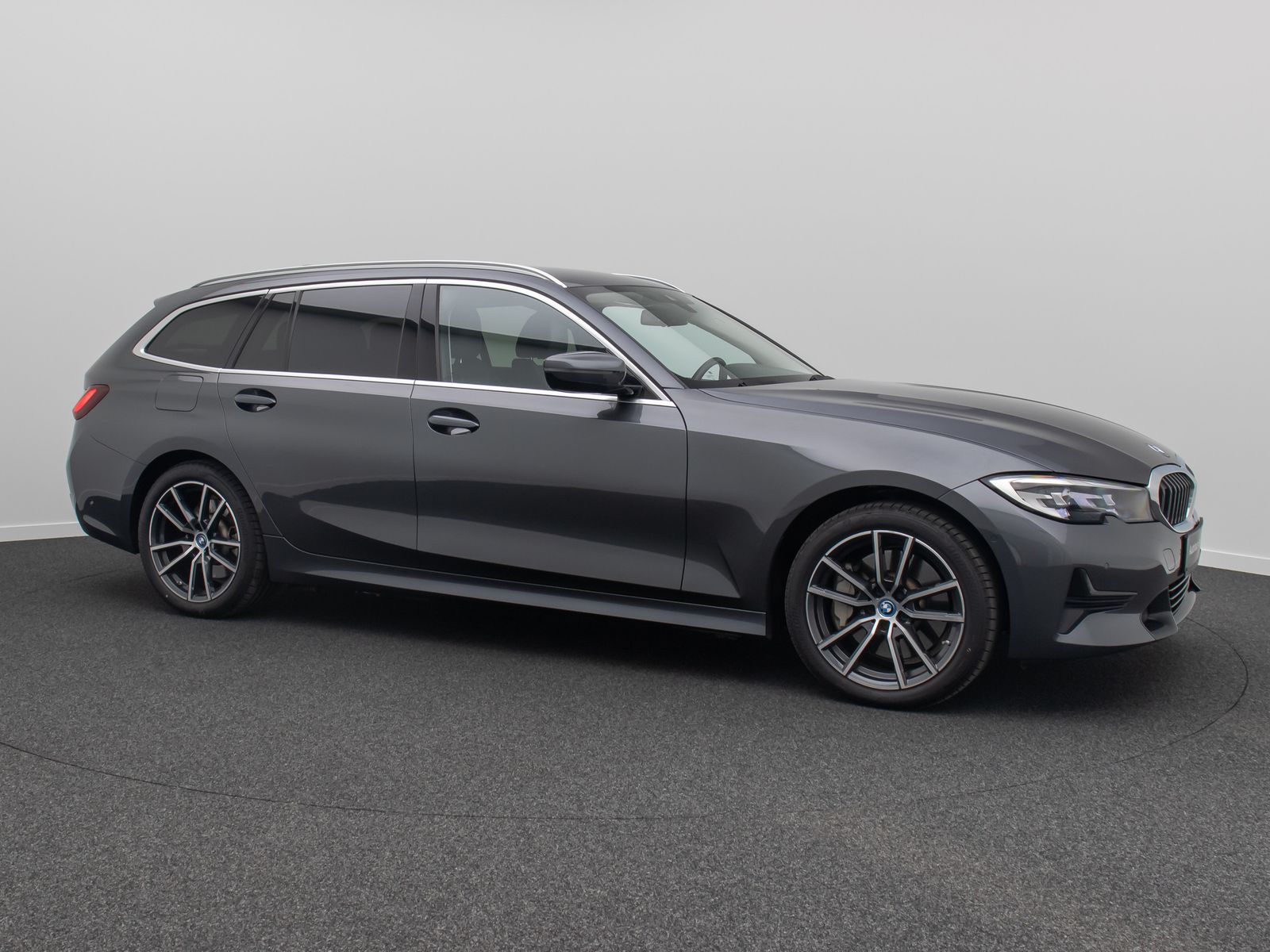 Fahrzeugabbildung BMW 330e xD Sport Line DAB Kamera AHK Alarm 18Zoll