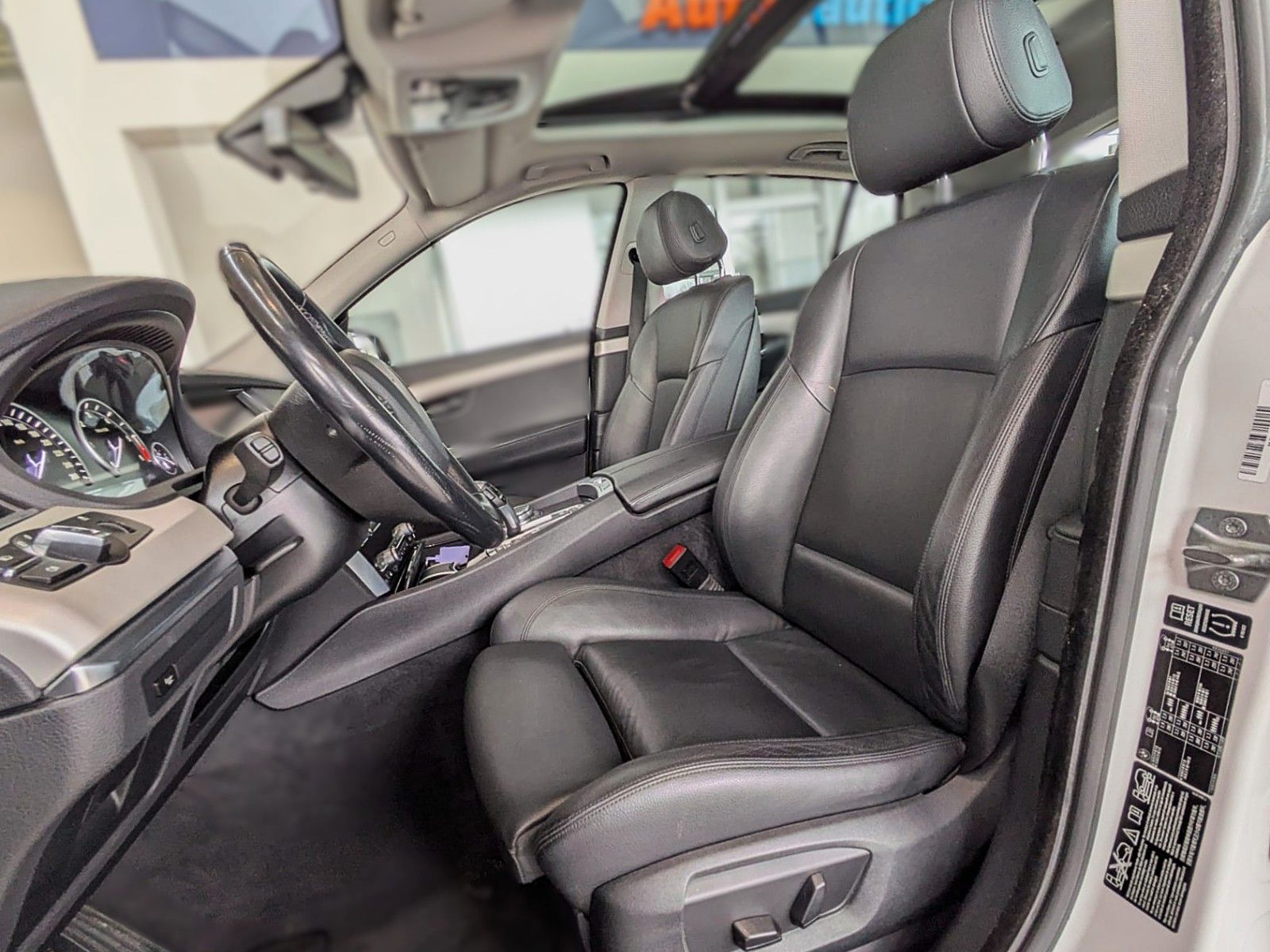 Fahrzeugabbildung BMW 530d GT xDRIVE LEDER PANO NAVI HiFi HUD STANDH.