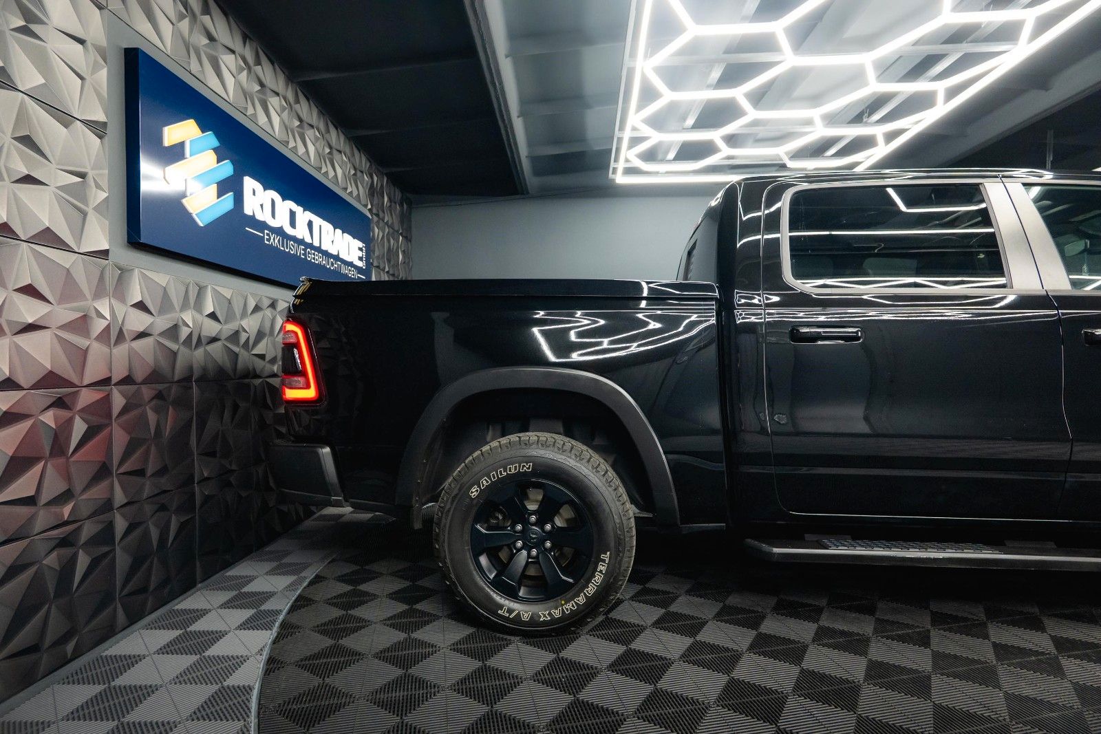 Fahrzeugabbildung Dodge RAM 5.7 V8 HEMI 4x4 REBEL OFFROAD Night AxleLock