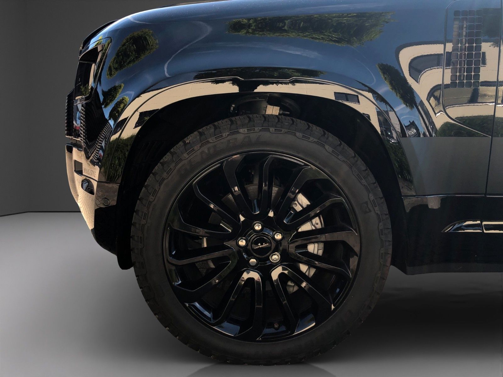 Fahrzeugabbildung Land Rover Defender 110 D350 X-Dynamic HSE MY2026