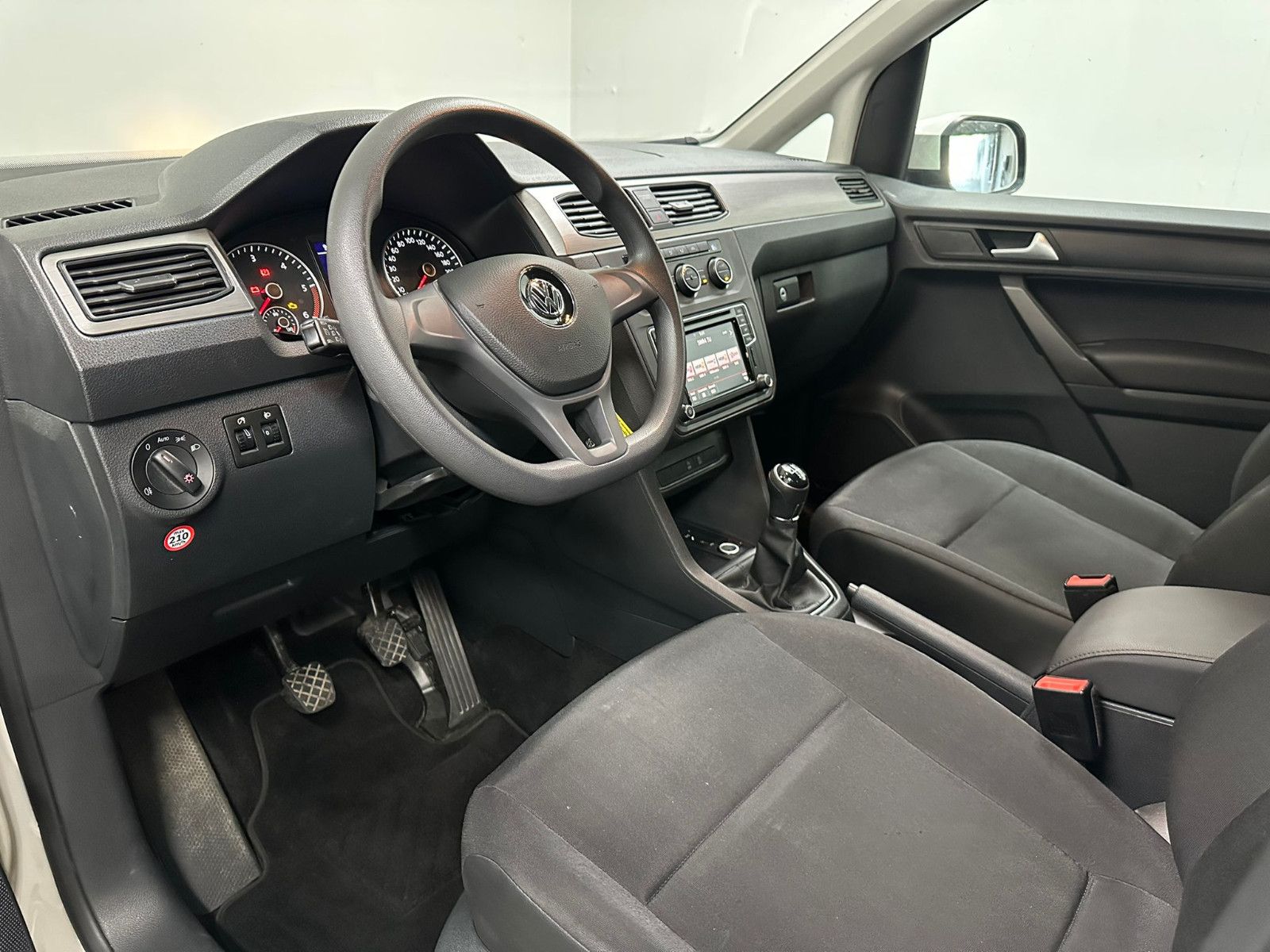Fahrzeugabbildung Volkswagen Caddy Maxi 2,0TDI 5-Sitzer*AHK*TEMPO*NAVI*