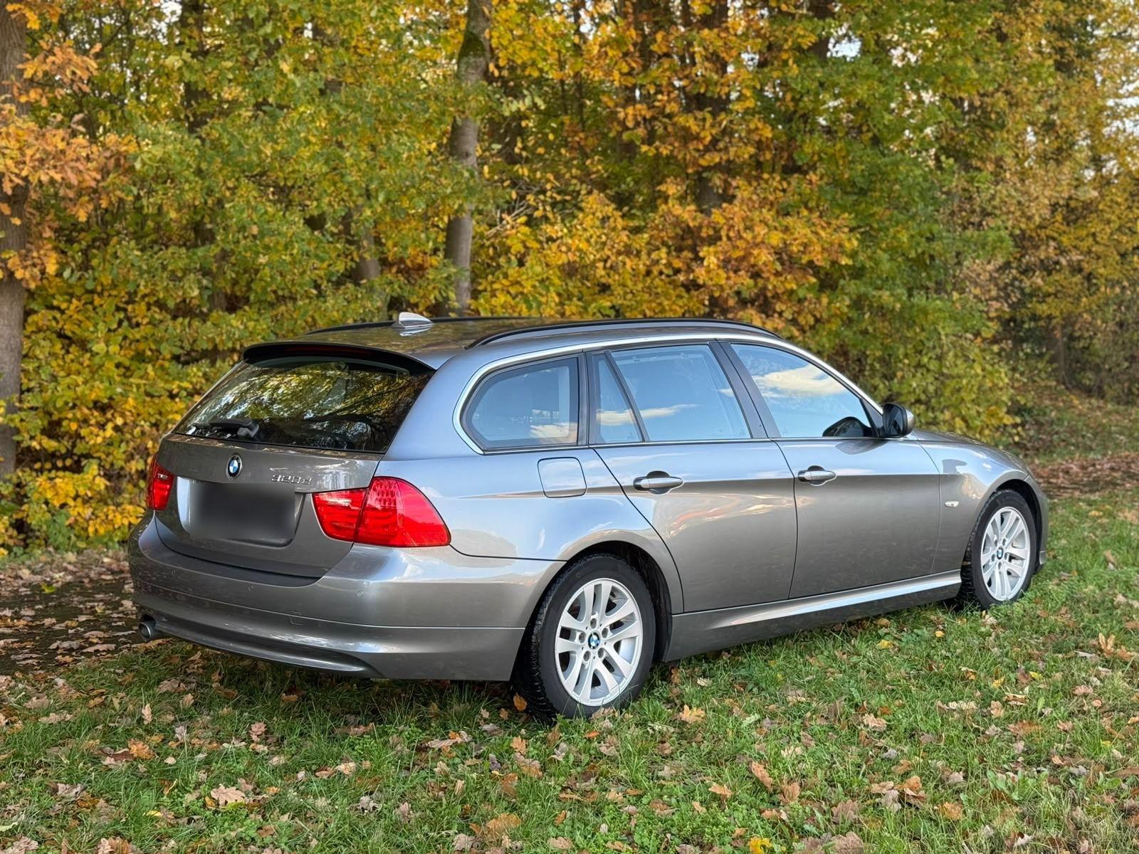 BMW 320 2010 — photo 5