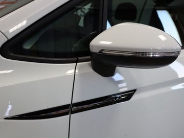 Volkswagen Touran 2.0 DSG R-Line 7-Sitze AHK Kamera