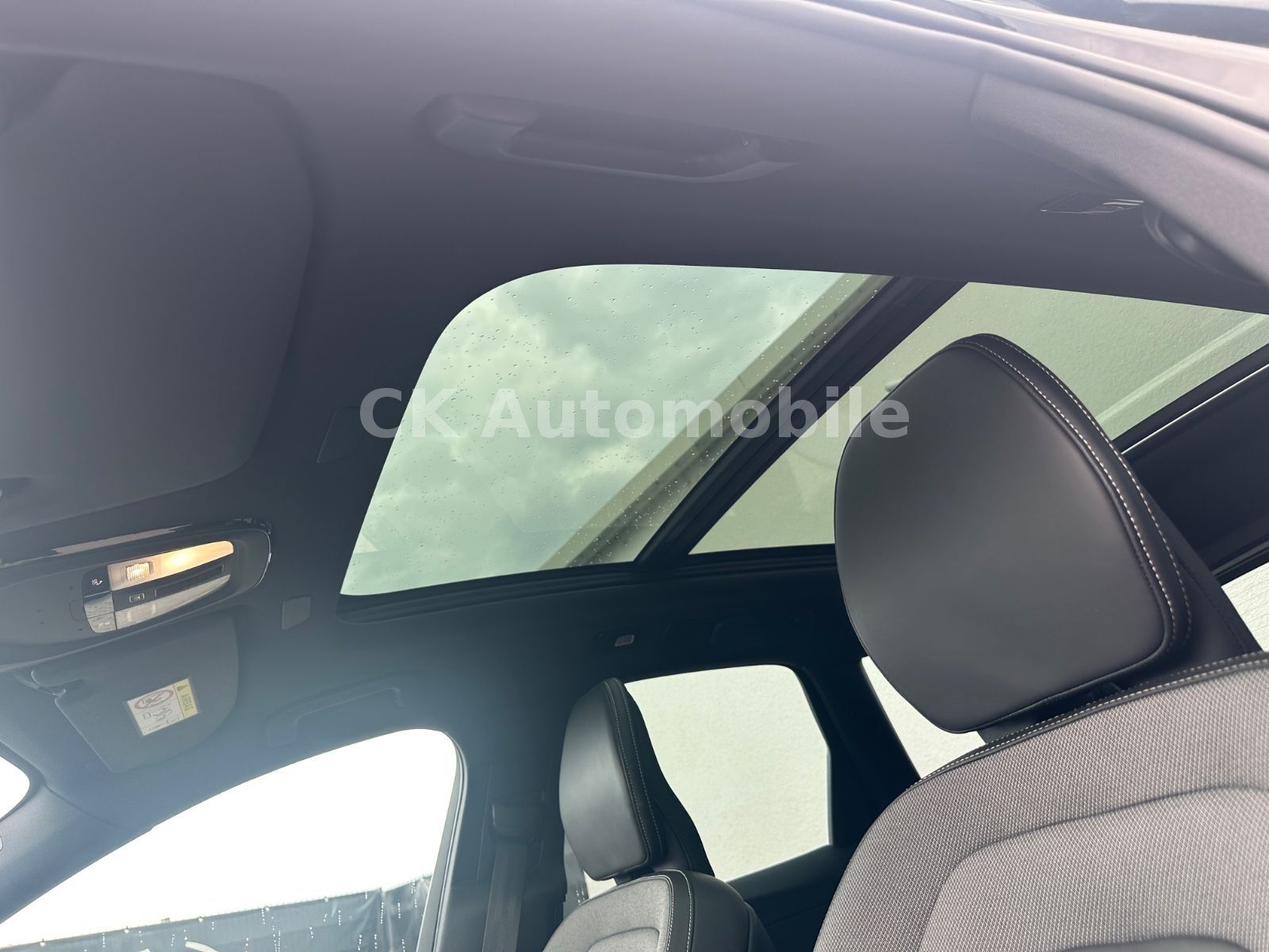 Fahrzeugabbildung Volvo XC60 R Design 2WD/Navi/Pano/Kamera/LED