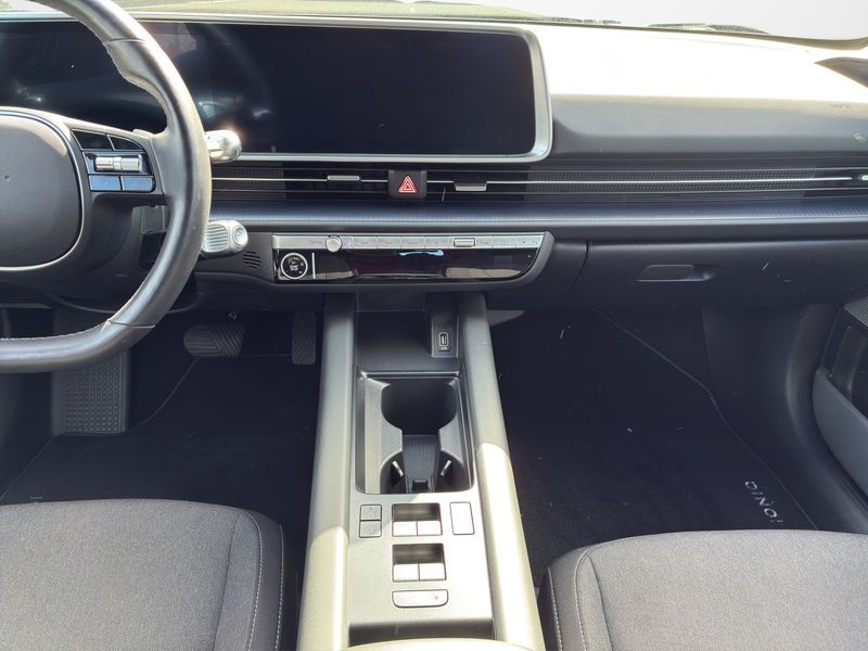 Fahrzeugabbildung Hyundai IONIQ 6 ELEKTRO 53 kWh SHZ LHZ NAVI LED KAMERA