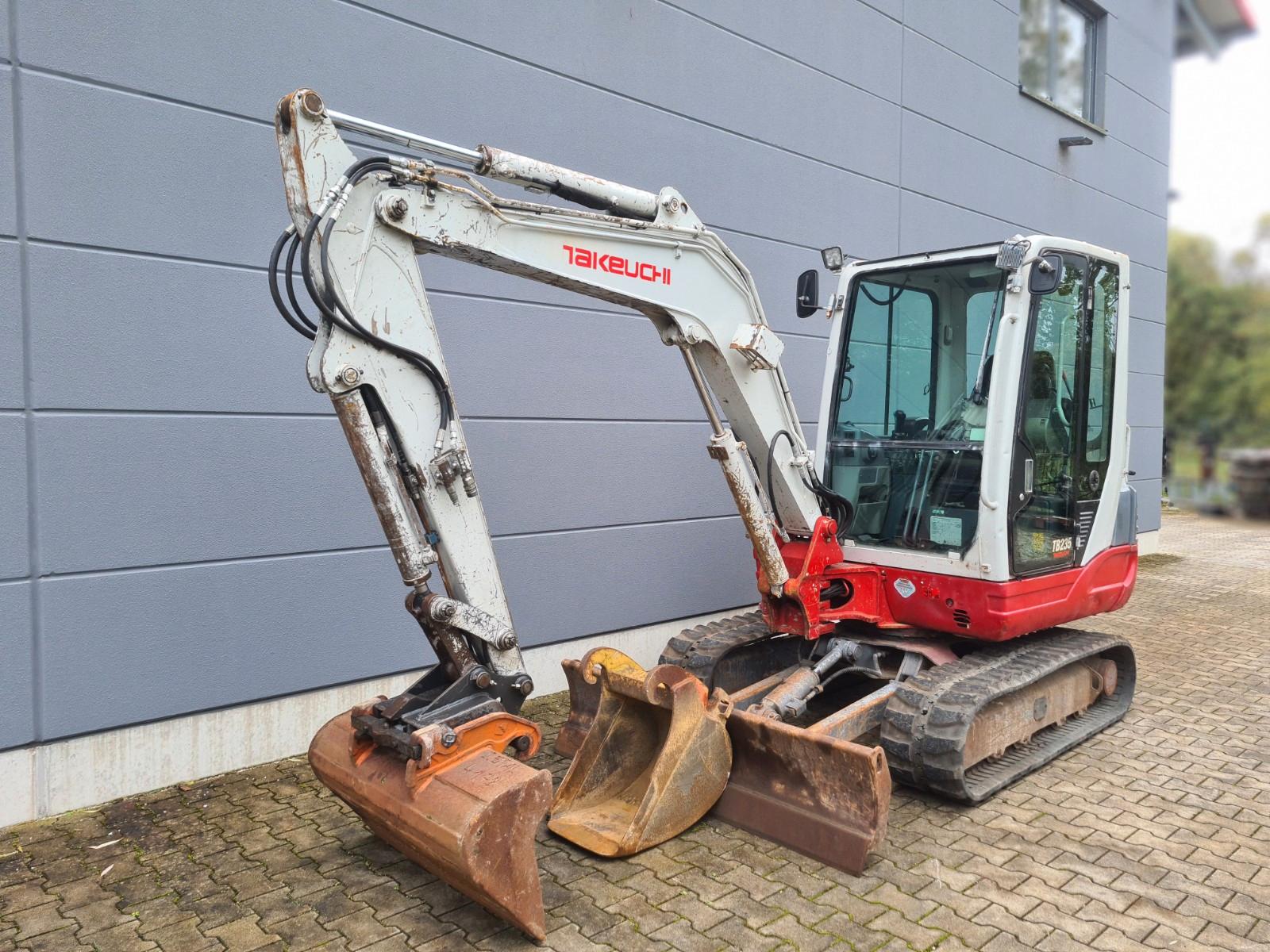 Takeuchi TB 235  - Hydrl. SW - 2 Löffel