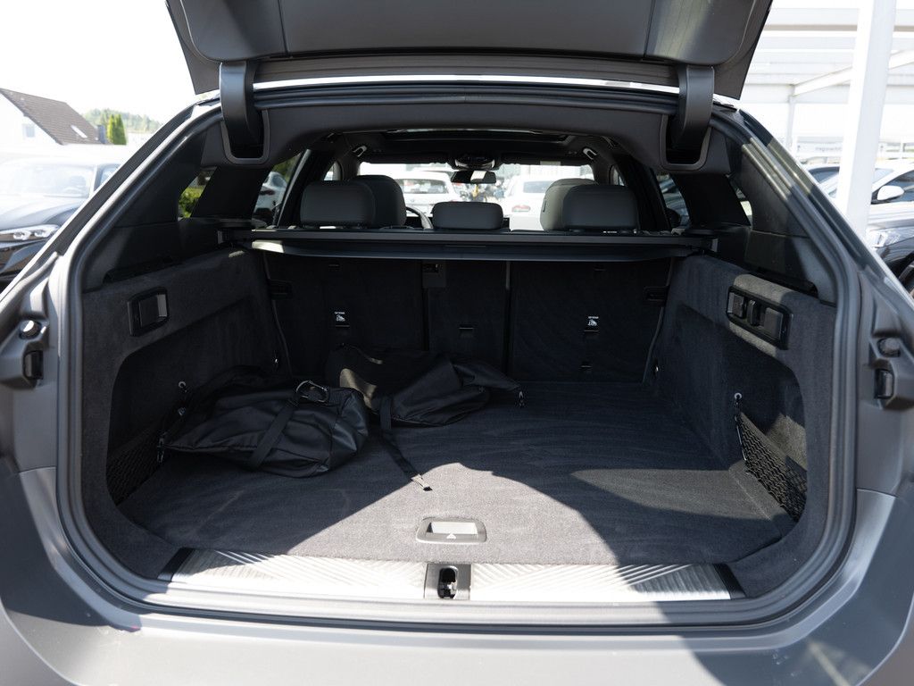 BMW i5 Touring 40 xDrive M-Sport Pro PANO AHK B&W foto 12