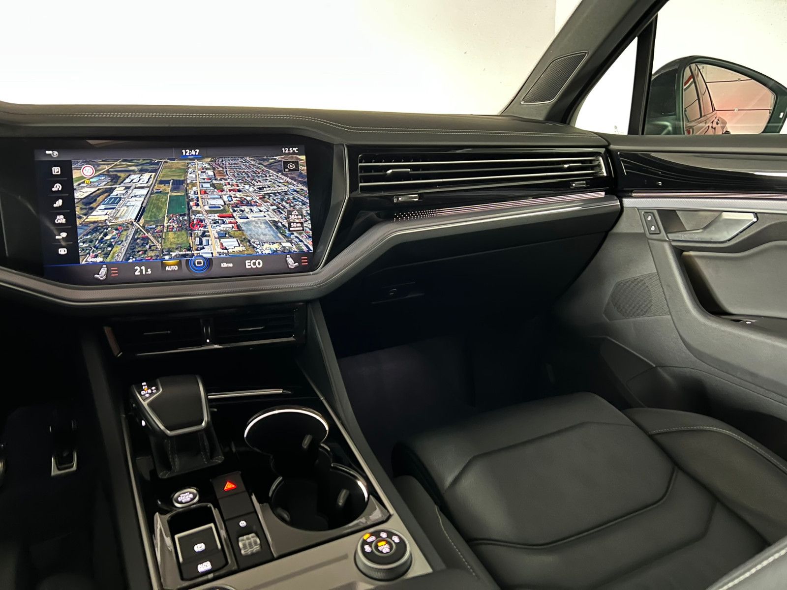 Fahrzeugabbildung Volkswagen Touareg R-Line 4Motion/PANO/AHK/MATRIX/BLACK OP.