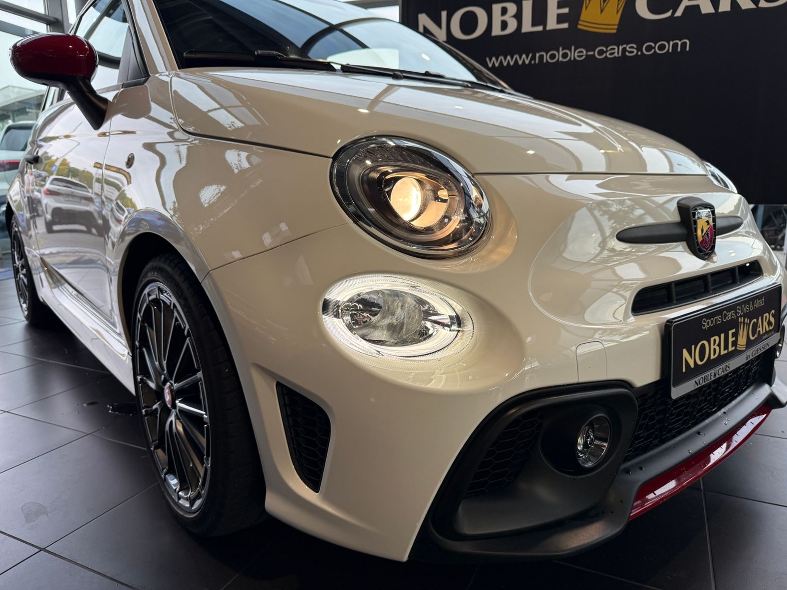 Fahrzeugabbildung Abarth 695C SABELT BREMBO RED-Paket CarPlay