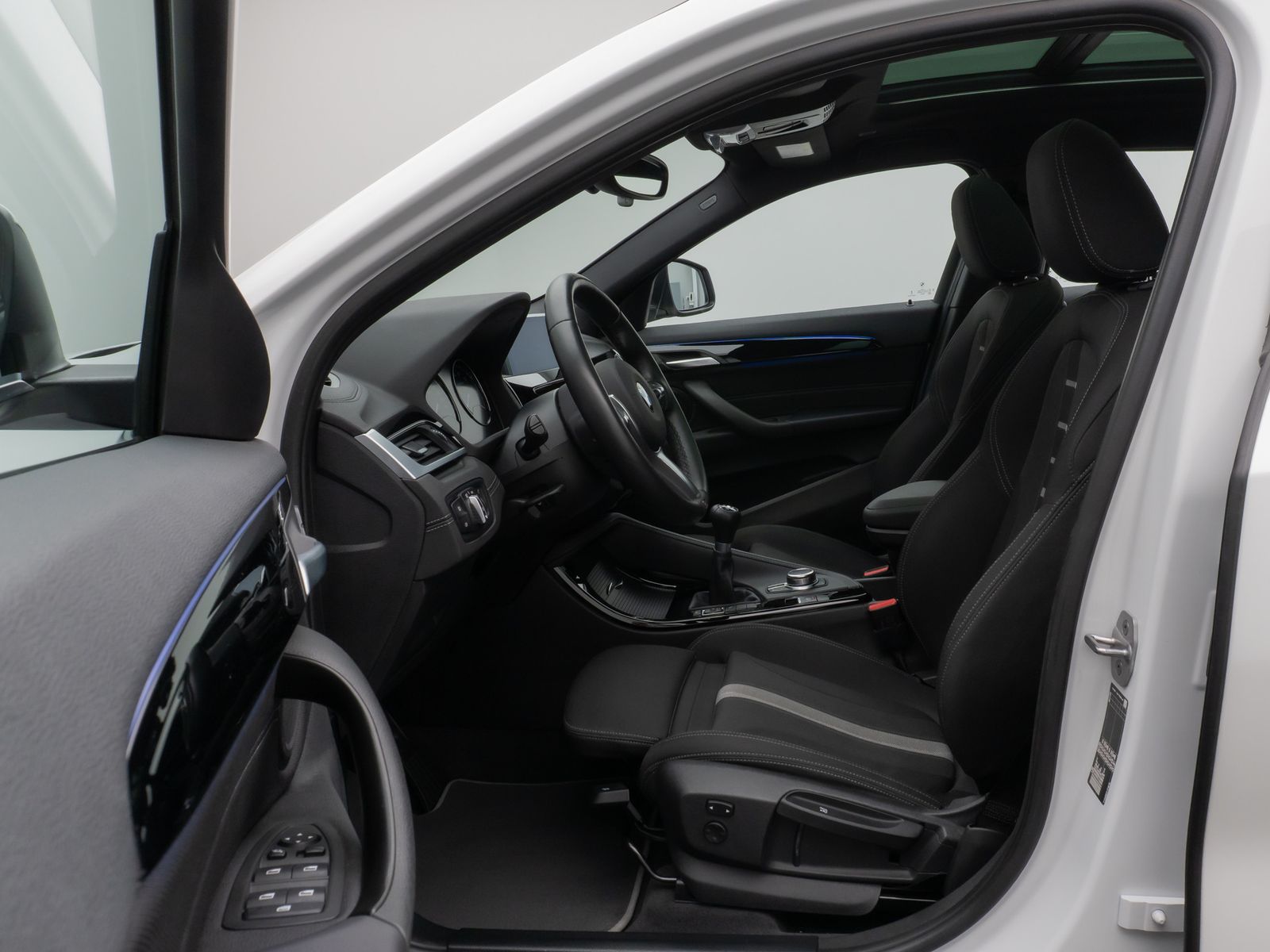 Fahrzeugabbildung BMW X2 sD18i Panorama Kamera DAB HiFi Komfort MSport