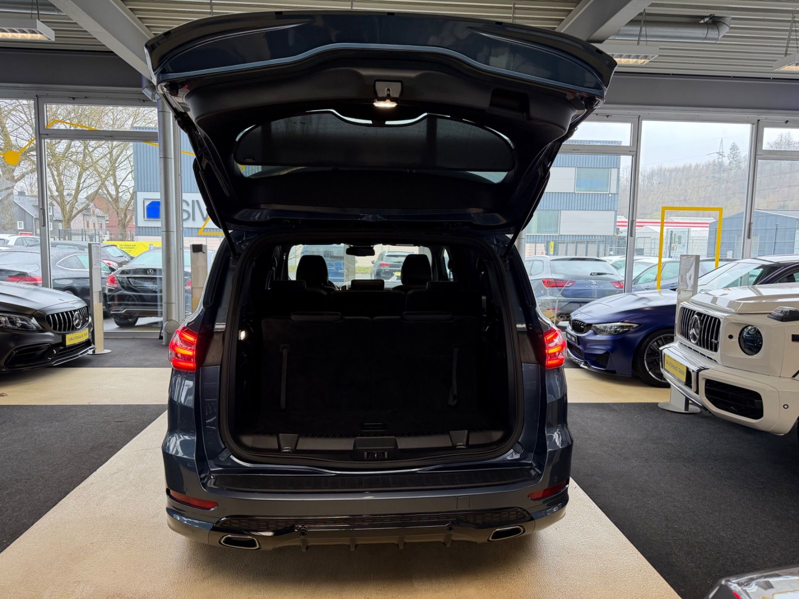 Fahrzeugabbildung Ford S-Max ST-Line *Pano* 7 Sitzer