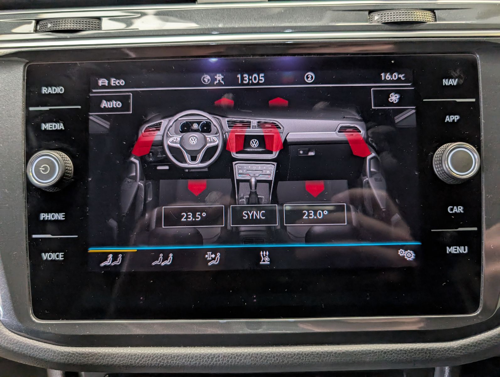 Fahrzeugabbildung Volkswagen Tiguan 2.0TSI R-Line 4M ACC HUD Cam StHz AHK 19"