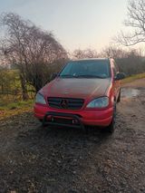 Mercedes-Benz ML 430 - - Mercedes-Benz ML 430 mit Benzin-Antrieb