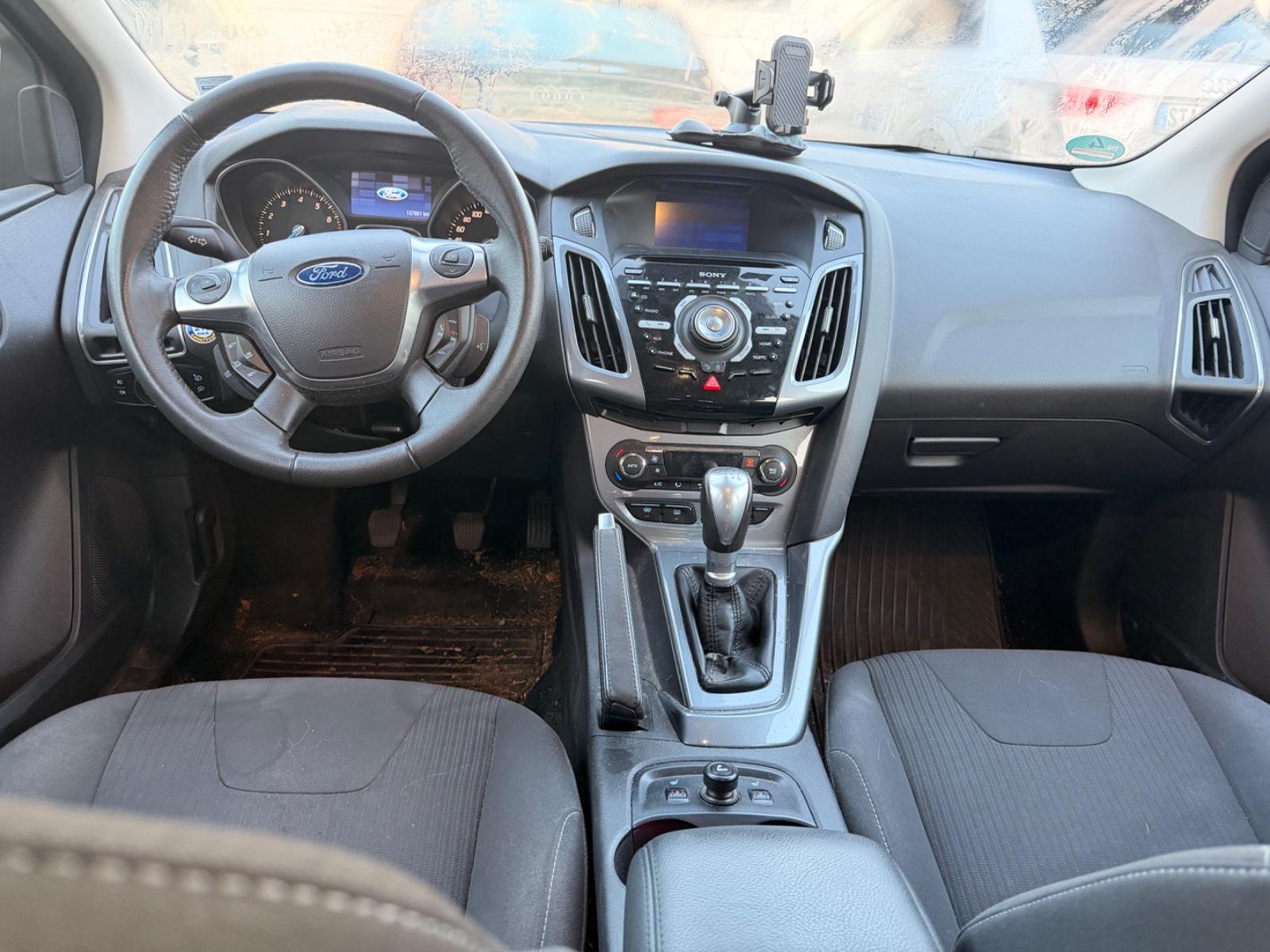 Ford Focus 2011 — photo 10