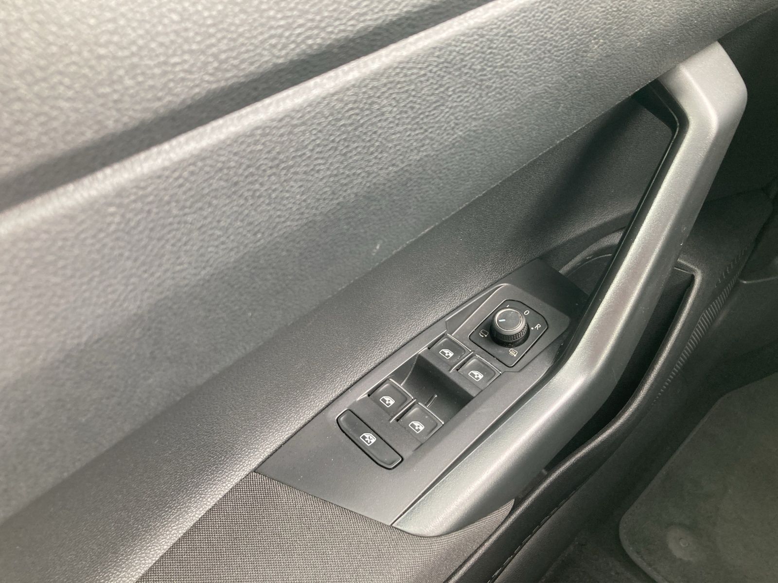 Fahrzeugabbildung Volkswagen Taigo TSI Style DSG IQ-Light Navi AHK RFK SHZ