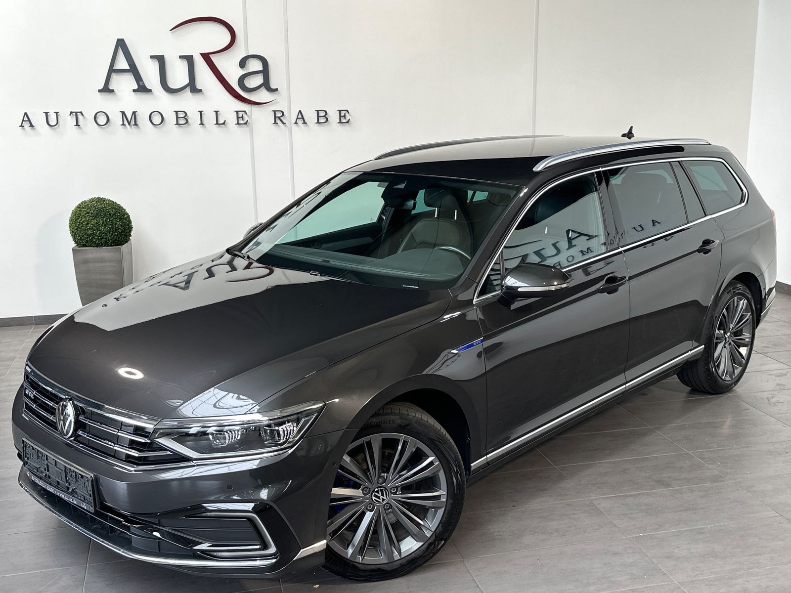 Fahrzeugabbildung Volkswagen Passat Variant 1.4 TSI DSG GTE R-Line NAV+LED