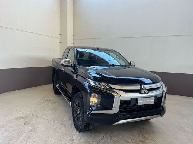 Mitsubishi L200 2.3 D Club Cab 4x4 Super Select 