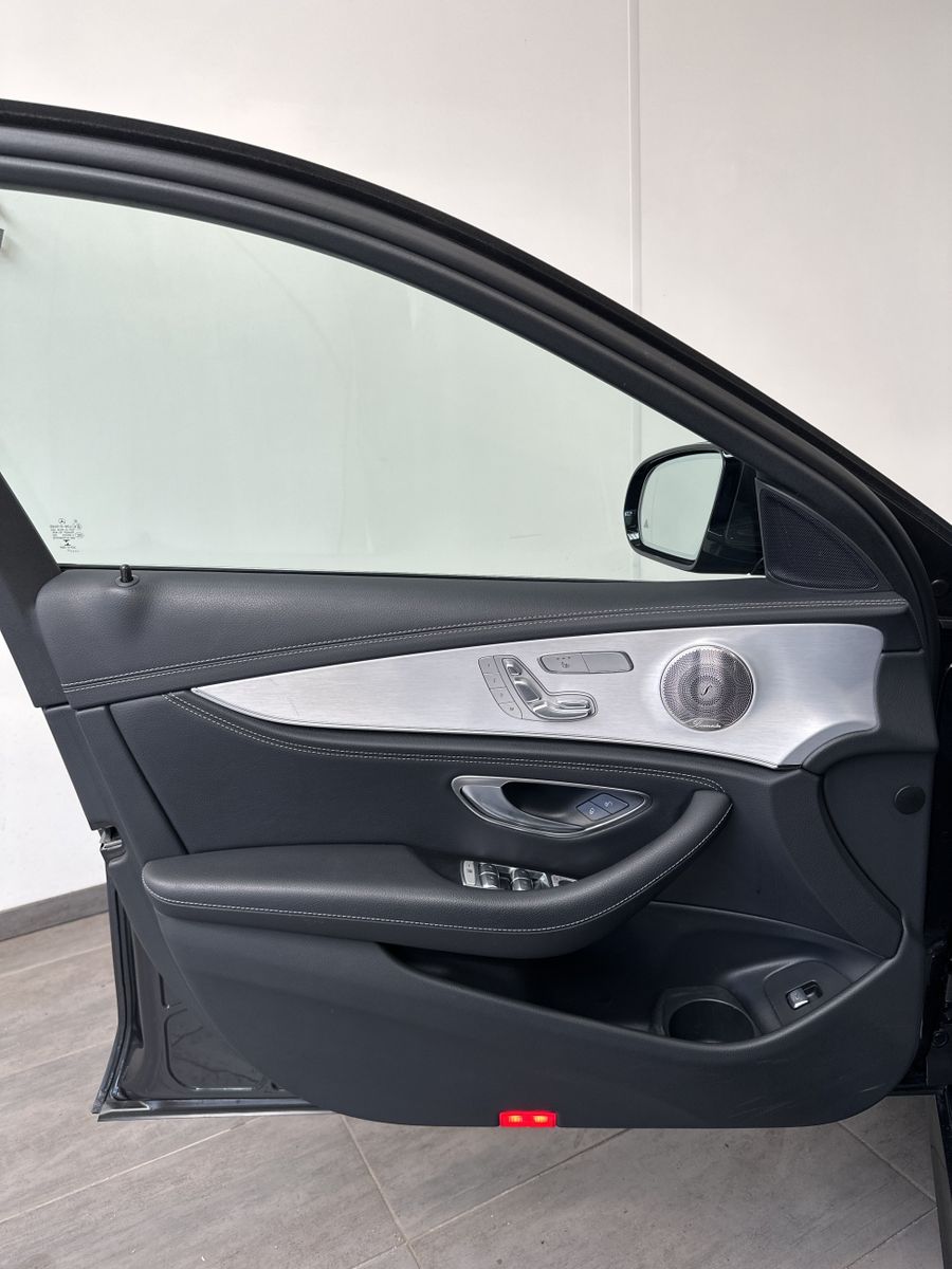 Fahrzeugabbildung Mercedes-Benz E 220d T AMG Line NAV+LED+ACC+HUD+KAM+AHK+18ZOLL