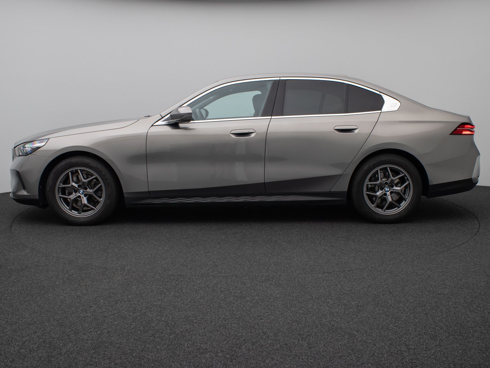 Fahrzeugabbildung BMW 520d Kamera DAB Leder Alarm Sport DigKey 18Zoll