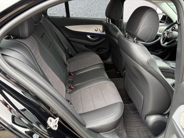 Fahrzeugabbildung Mercedes-Benz E 220 d Lim. 4Matic AUt. Navi Burmester SHZ uvm.