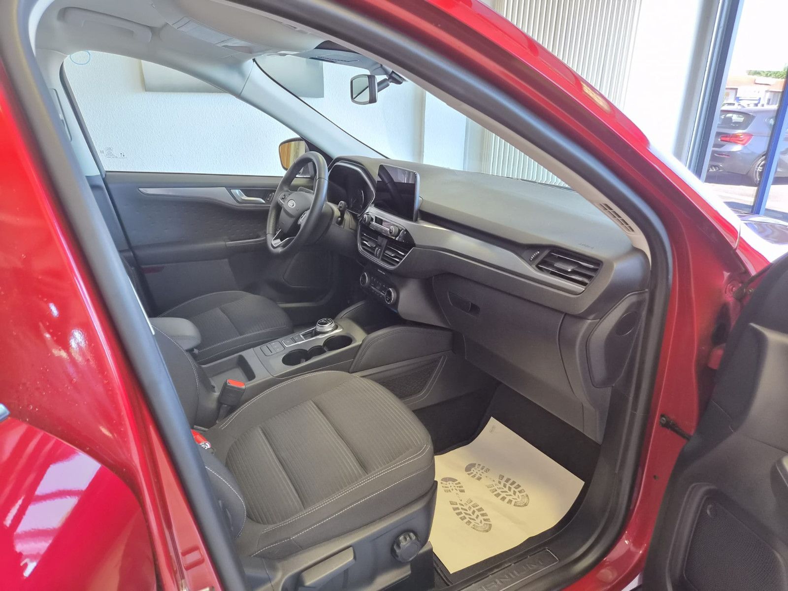 Fahrzeugabbildung Ford Kuga Plug-In Hybrid Titanium / SCHECKHEFT