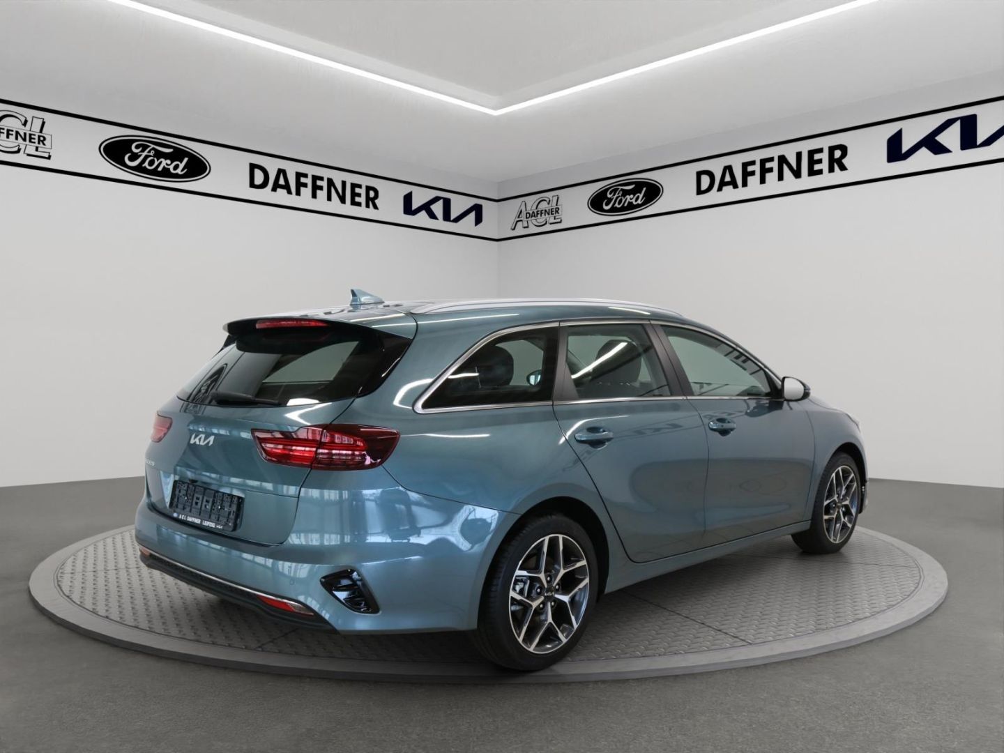 Fahrzeugabbildung Kia Ceed_sw Spirit Panoramadach Memory-Sitze Navi