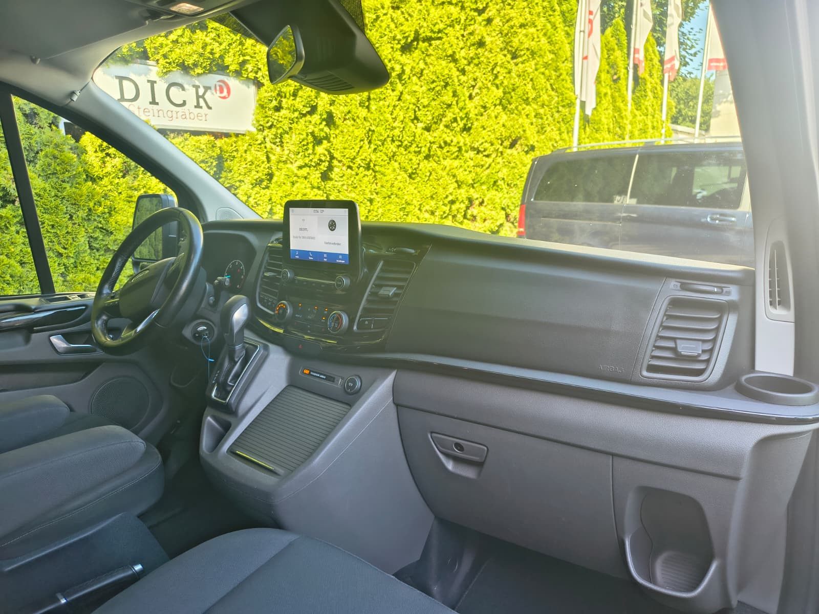 Fahrzeugabbildung Ford Tourneo Custom 320 Aut. L2 BI-XEN+SHZ+CARPLAY+8S
