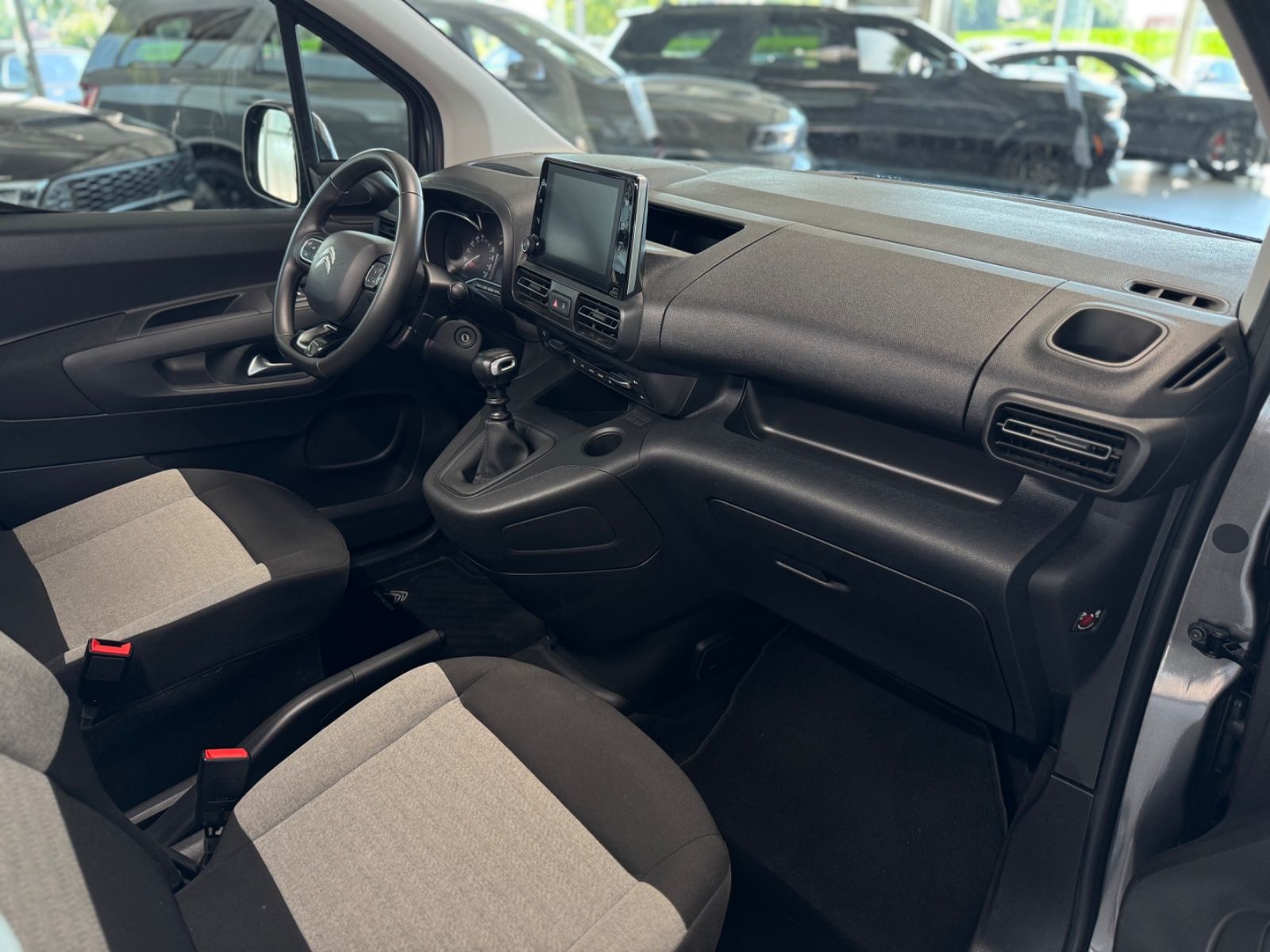 Fahrzeugabbildung Citroën Berlingo 1.5 BlueHDi 130 FAP Shine XL "Camping"