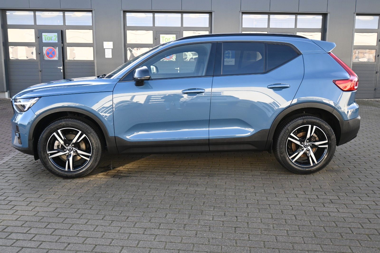 Fahrzeugabbildung Volvo XC40 B3 DKG Plus Dark*360°*PANO*ACC