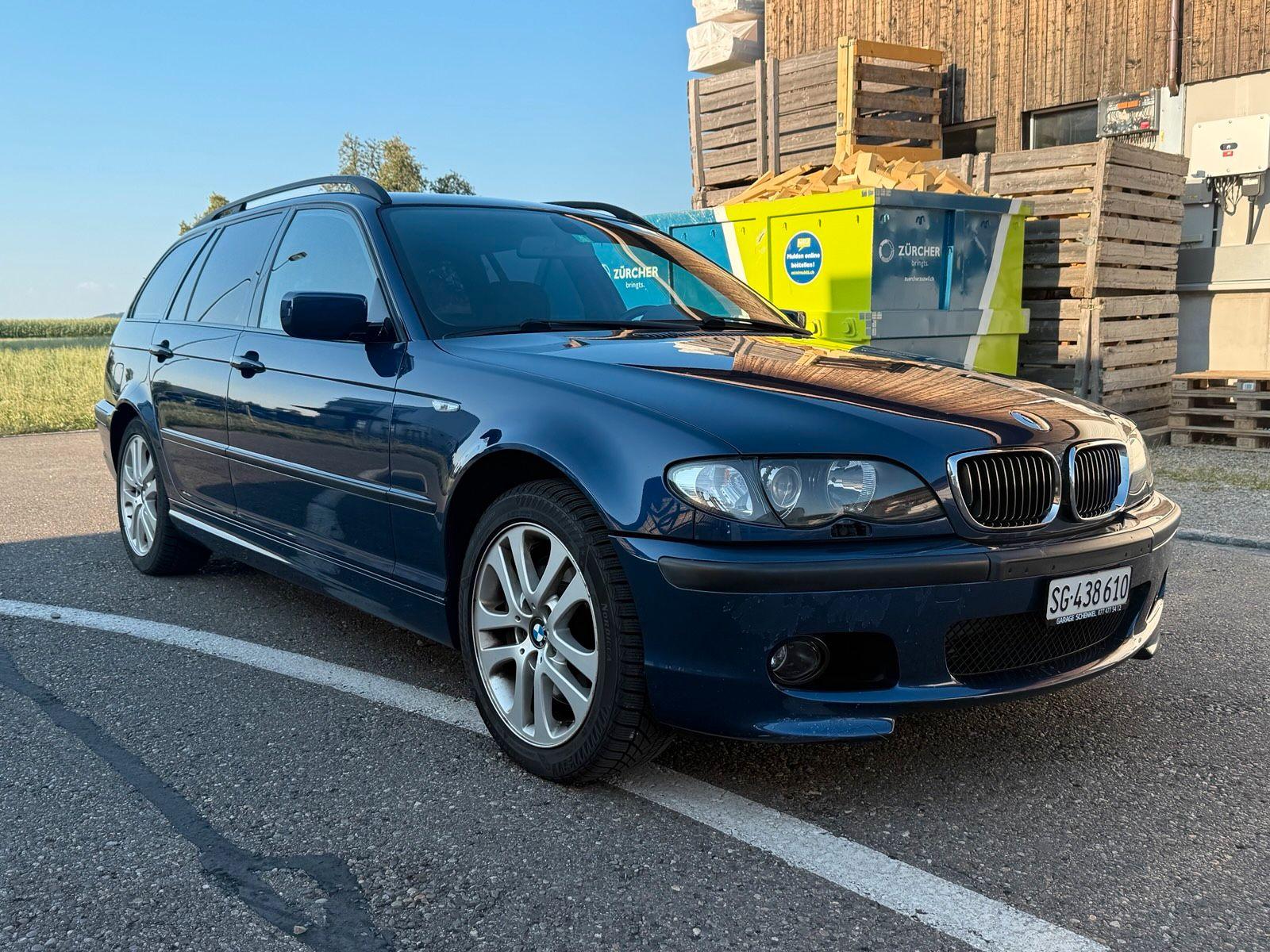 BMW 330 2004 — rear view