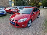 Ford Klimatro 65Tkm LED Xenon Sitzhzg Tempom Navi 1Hd - Ford Focus aus 2011: Limousine