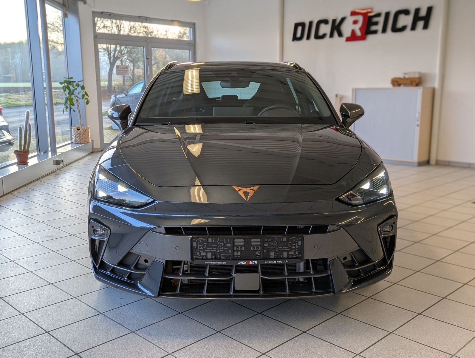 CUPRA Leon 2.0 TDI Intelligent-Dynamic-Edge-Pake Cam - Image 2