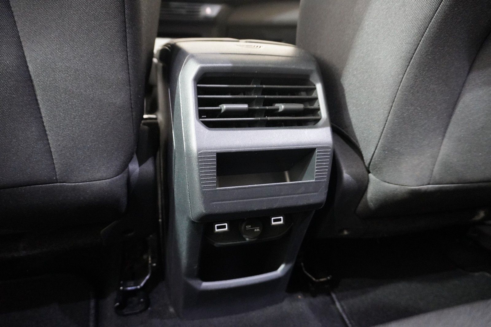 Fahrzeugabbildung Opel Grandland 1.2 48V HYBRID NAVI/LED/KAMERA/DAB+
