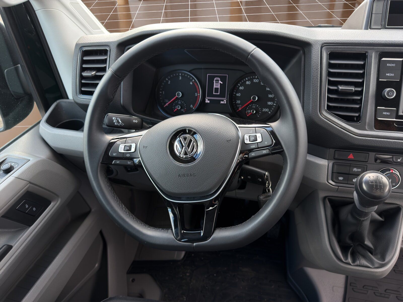 Fahrzeugabbildung Volkswagen Crafter 35 Pritsche 2.0 TDI DOKA Kipper