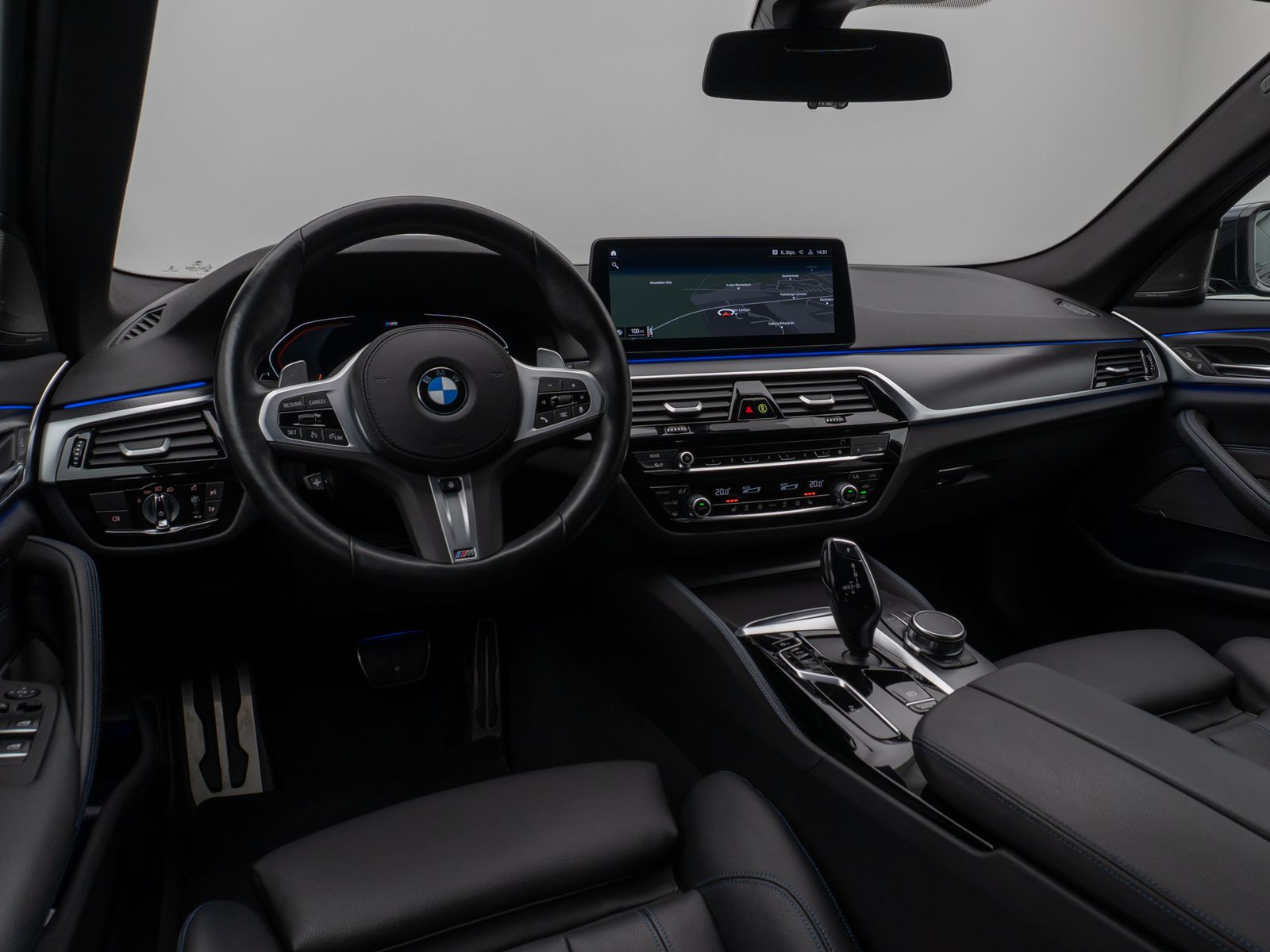Fahrzeugabbildung BMW 530d xD M Sport Kamera HUD DAB H/K Komfort Alarm