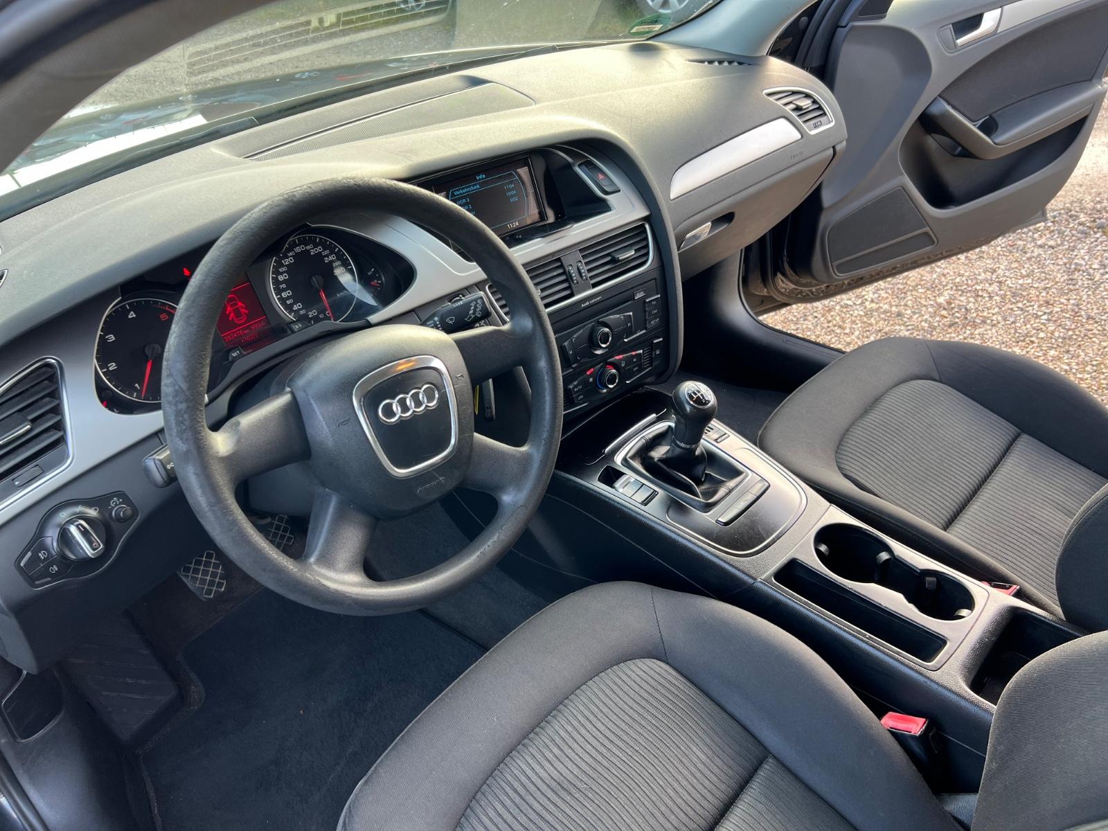 Audi A4 2011 — photo 29