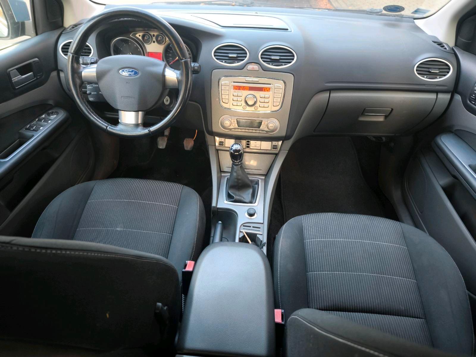 Ford Focus 2009 — photo 10