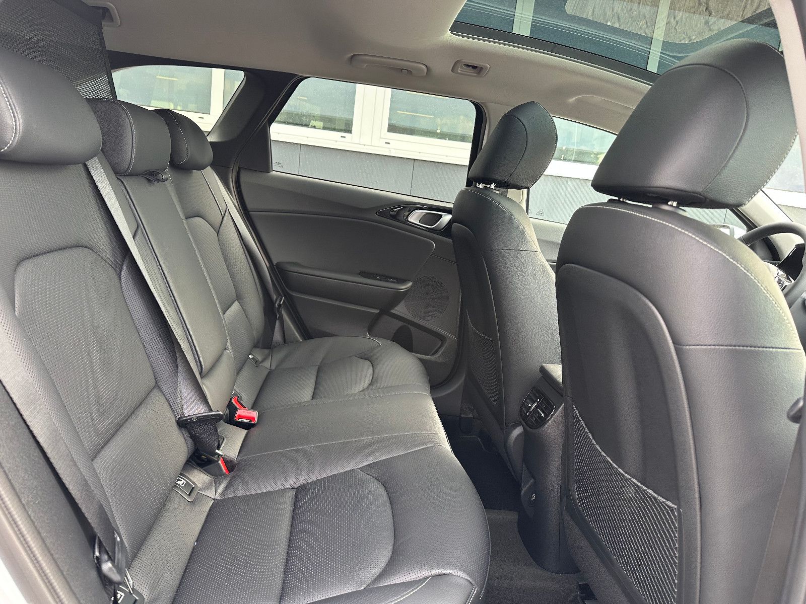Fahrzeugabbildung Kia cee'd Sportswagon 140PS DCT7 Platinum Glasdach